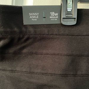 NWT Maurice’s Size 18W Regular Skinny Ankle Ponte Midrise Pants